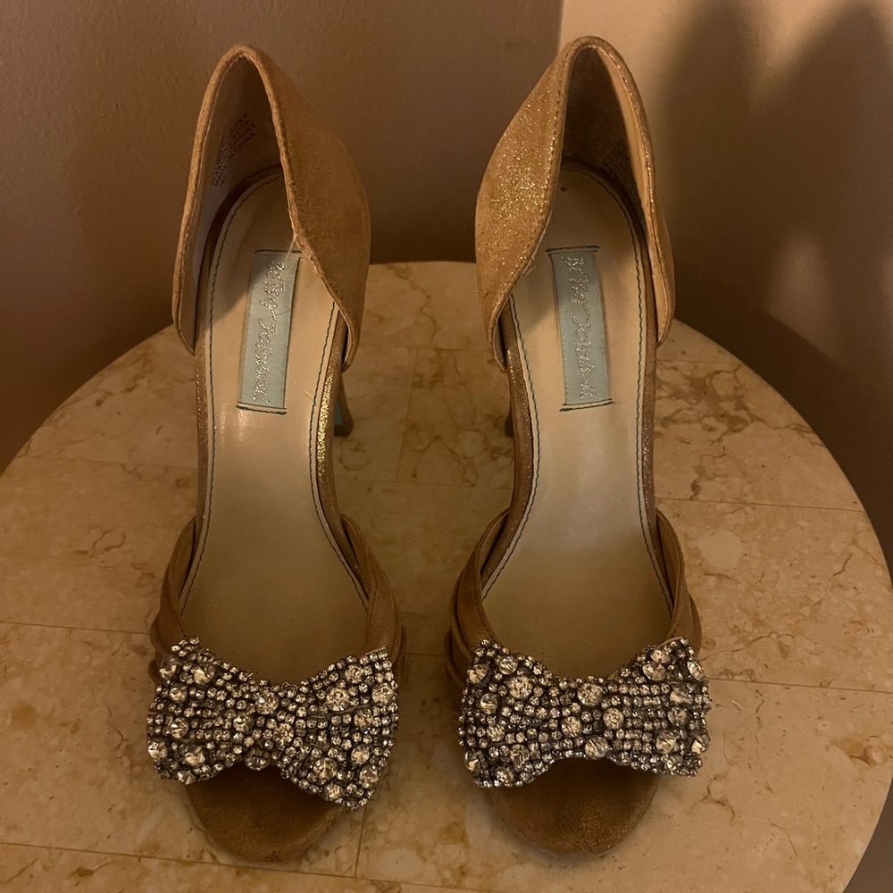 Blue by Betsy Johnson gold leather, crystal bow D’orsay pumps 6.5